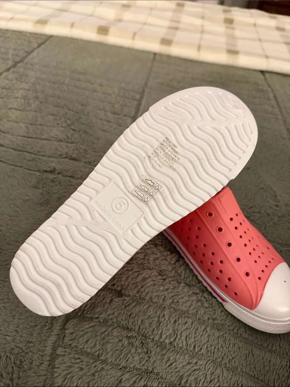 J crew kids waterproof sneakers Native Style Coral Big Kids 5 NEW